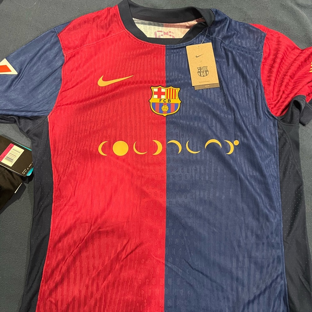 2024/25 Kids FC Barcelona Jersey (XXL KIDS) (FITS M-L)